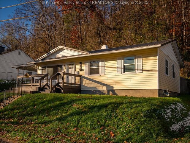225 Sun Valley Drive, St Albans, WV 25177