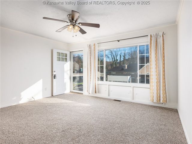 225 Sun Valley Drive, St Albans, WV 25177