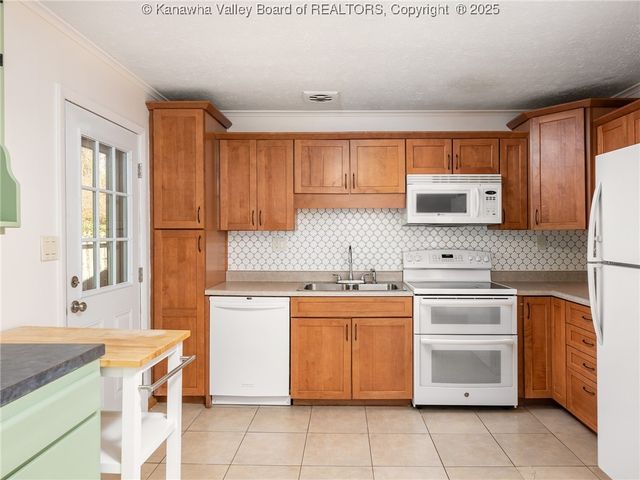 225 Sun Valley Drive, St Albans, WV 25177