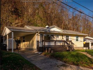 225 Sun Valley Drive, St Albans, WV 25177