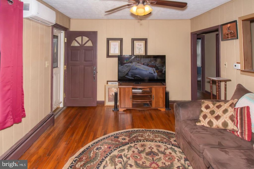 Image 13 of property listing at 1964 CONOWINGO RD, Rising Sun, MD 21911