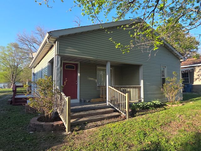 104 E Vermont Street, Carterville, IL 62918