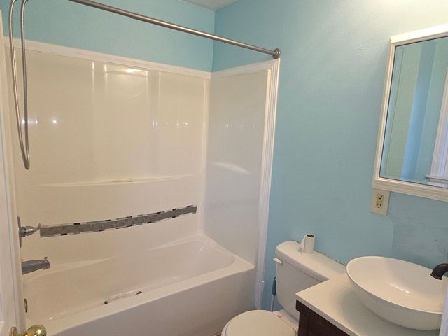 104 E Vermont Street, Carterville, IL 62918