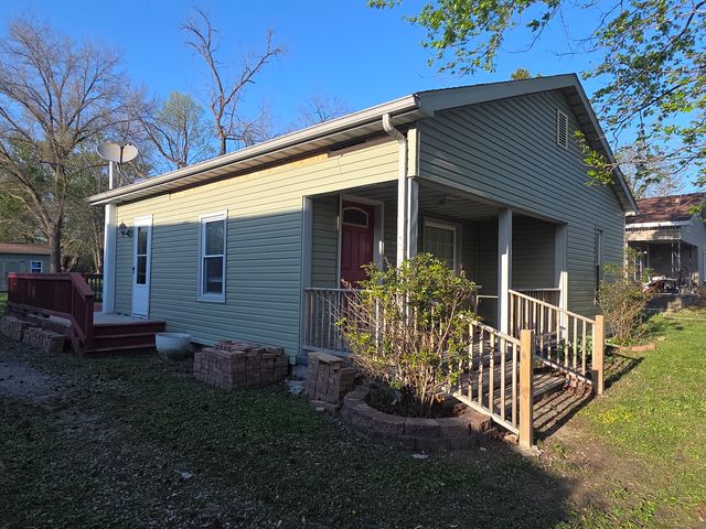 104 E Vermont Street, Carterville, IL 62918