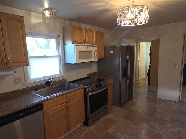 104 E Vermont Street, Carterville, IL 62918