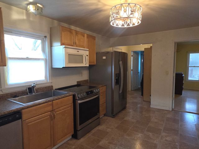 104 E Vermont Street, Carterville, IL 62918