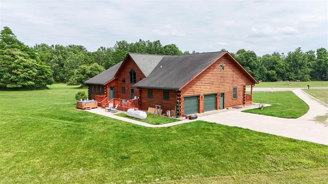 56664 Tanner Trail, Three Rivers, MI 49093
