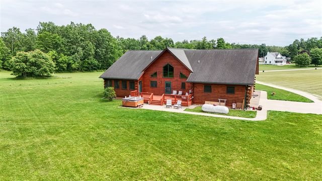 56664 Tanner Trail, Three Rivers, MI 49093