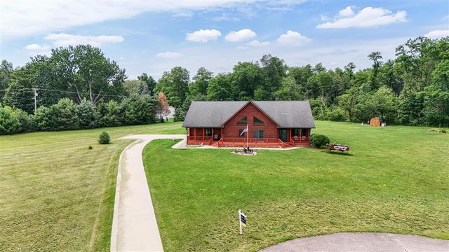 56664 Tanner Trail, Three Rivers, MI 49093