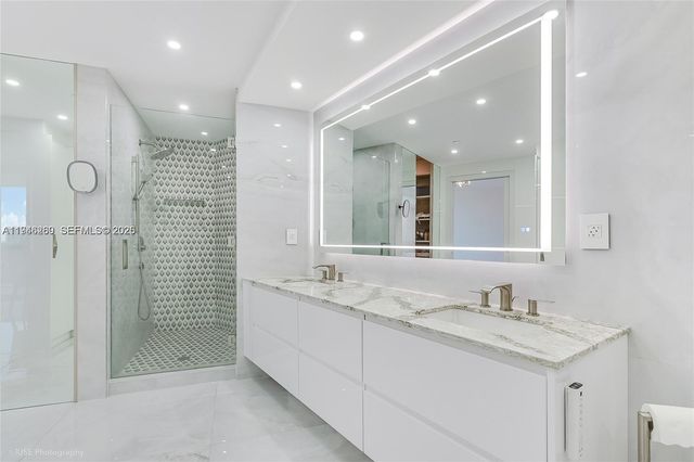 17201 Collins Ave 2409, Sunny Isles Beach, FL 33160