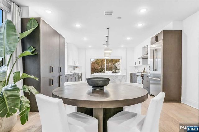 38 Hudson Avenue, Edgewater, NJ 07020