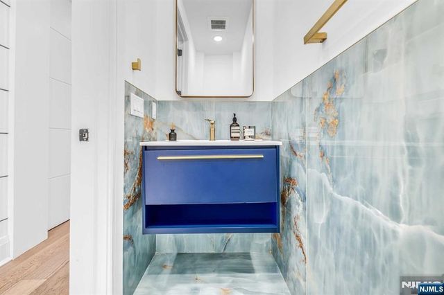 38 Hudson Avenue, Edgewater, NJ 07020