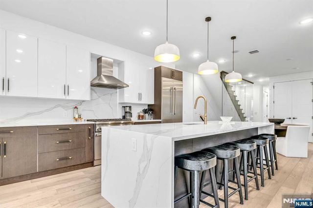 38 Hudson Avenue, Edgewater, NJ 07020