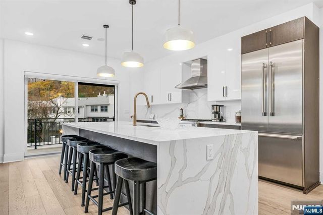 38 Hudson Avenue, Edgewater, NJ 07020