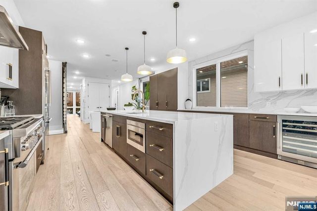 38 Hudson Avenue, Edgewater, NJ 07020