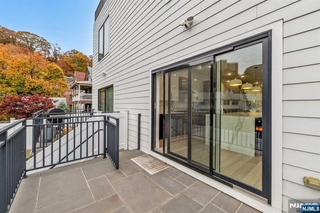 38 Hudson Avenue, Edgewater, NJ 07020