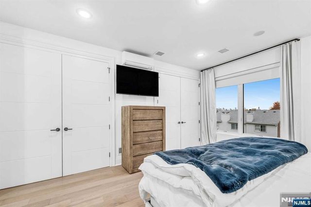 38 Hudson Avenue, Edgewater, NJ 07020