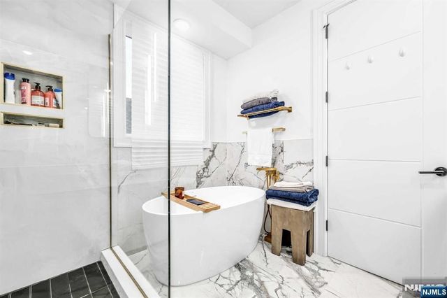 38 Hudson Avenue, Edgewater, NJ 07020