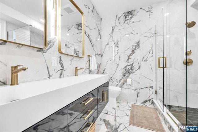 38 Hudson Avenue, Edgewater, NJ 07020