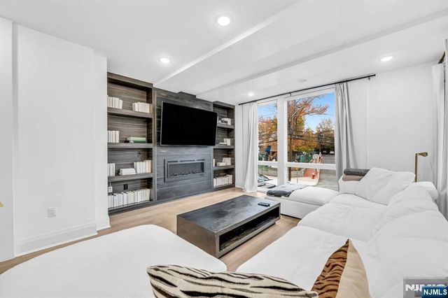 38 Hudson Avenue, Edgewater, NJ 07020