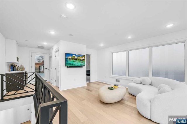 38 Hudson Avenue, Edgewater, NJ 07020