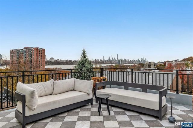 38 Hudson Avenue, Edgewater, NJ 07020