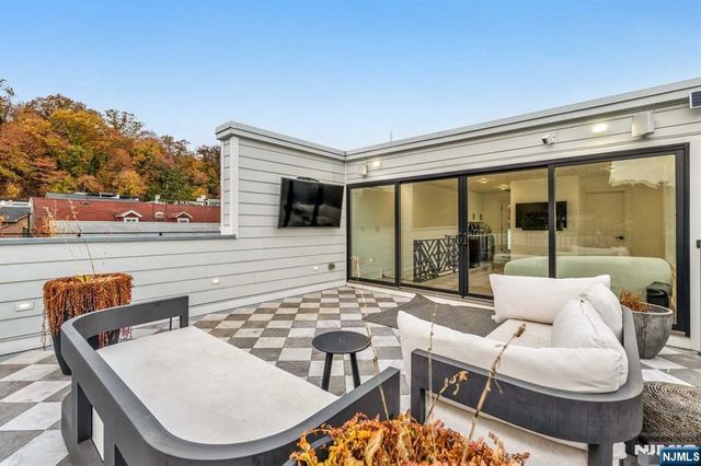 38 Hudson Avenue, Edgewater, NJ 07020