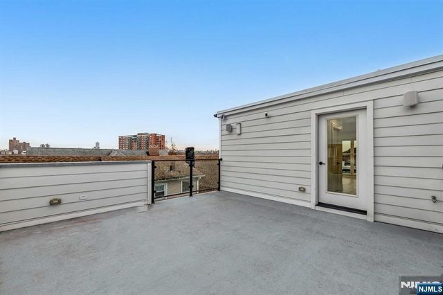 38 Hudson Avenue, Edgewater, NJ 07020