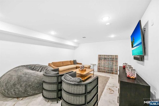 38 Hudson Avenue, Edgewater, NJ 07020