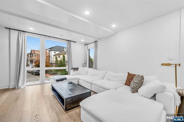 38 Hudson Avenue, Edgewater, NJ 07020