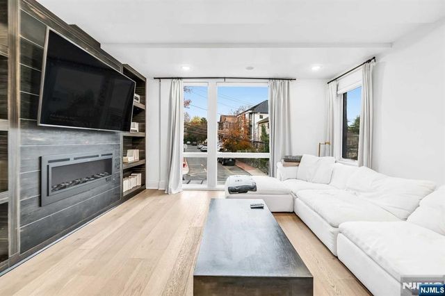 38 Hudson Avenue, Edgewater, NJ 07020