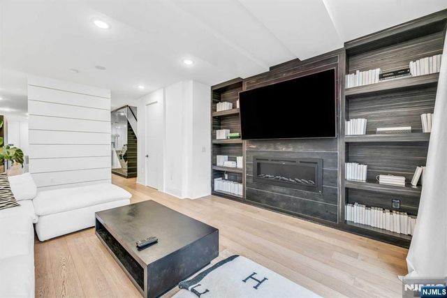 38 Hudson Avenue, Edgewater, NJ 07020