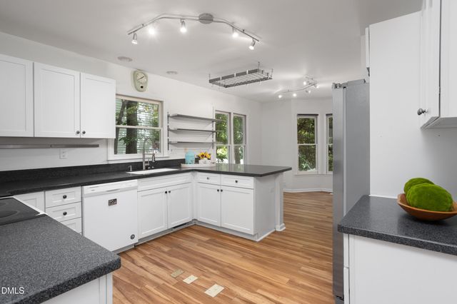 211 Oxford Hills Drive, Chapel Hill, NC 27514
