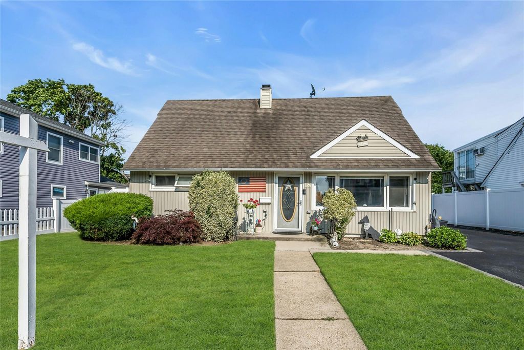 18 Seawane Road, East Rockaway, NY 11518