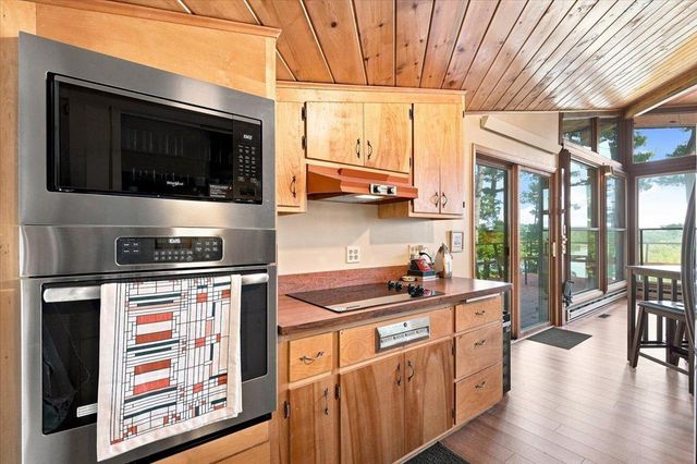 W10192 Schiefelbein Road, Poynette, WI 53955