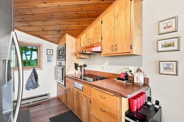W10192 Schiefelbein Road, Poynette, WI 53955