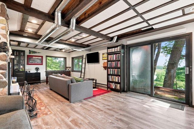 W10192 Schiefelbein Road, Poynette, WI 53955