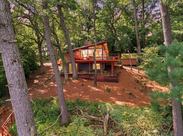 W10192 Schiefelbein Road, Poynette, WI 53955