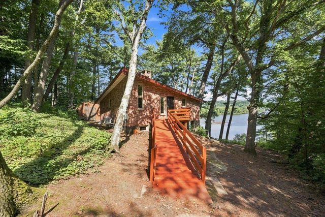 W10192 Schiefelbein Road, Poynette, WI 53955