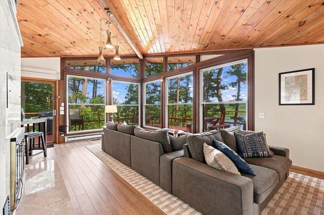 W10192 Schiefelbein Road, Poynette, WI 53955