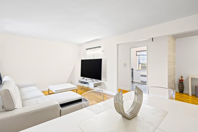14710 84th Rd Apt 4G, New York City, NY 11435