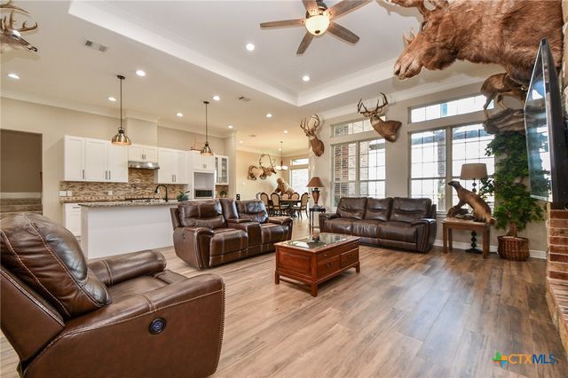 1093 Sunderman Road, Alleyton, TX 78935