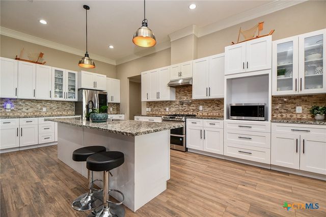 1093 Sunderman Road, Alleyton, TX 78935