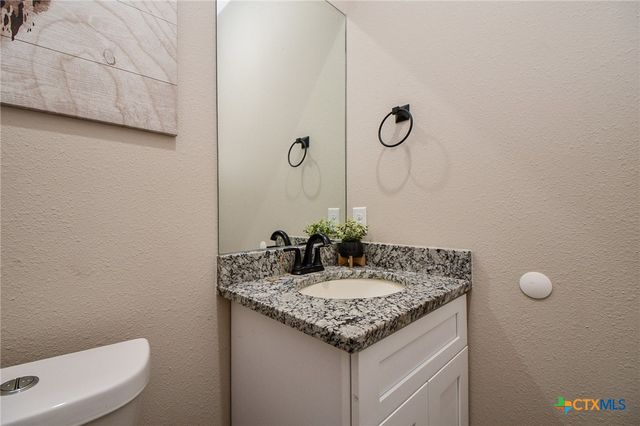 1093 Sunderman Road, Alleyton, TX 78935