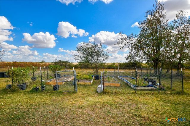 1093 Sunderman Road, Alleyton, TX 78935