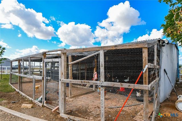 1093 Sunderman Road, Alleyton, TX 78935