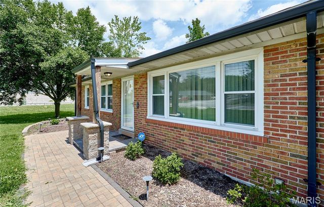 1802 S New Florissant Road, Florissant, MO 63031