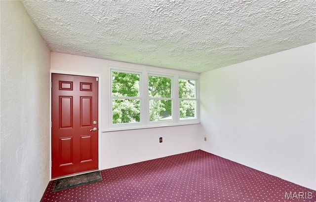 1802 S New Florissant Road, Florissant, MO 63031