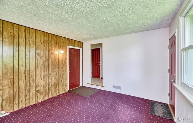 1802 S New Florissant Road, Florissant, MO 63031