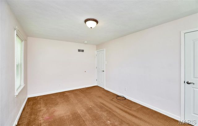 1802 S New Florissant Road, Florissant, MO 63031